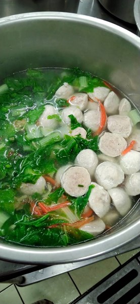 早點青菜貢丸湯