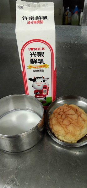 午點麵包+鮮奶