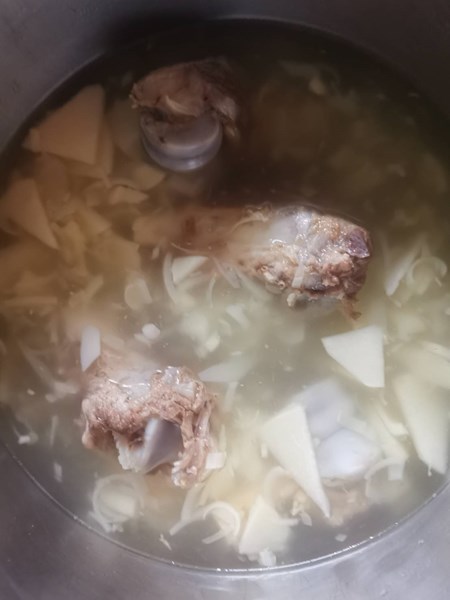 竹筍大骨湯