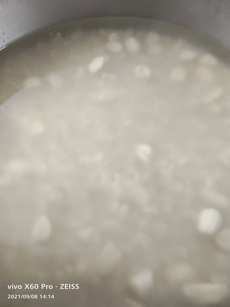午點小薏仁花生湯