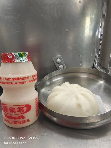 午點肉包+養樂多