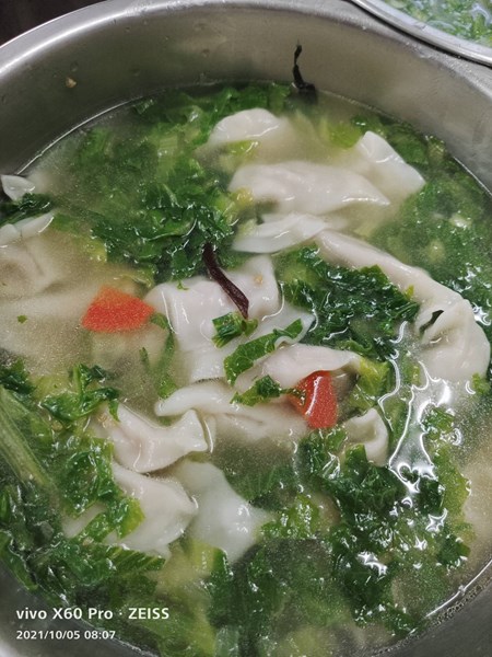 早點蔬菜餃湯