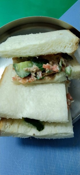 午點鮪魚三明治