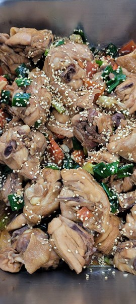 蠔油芝麻雞腿丁