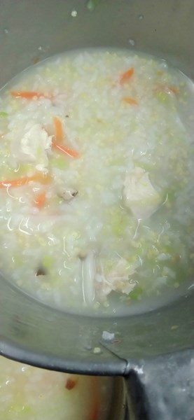 早點蔬菜雞肉小米粥