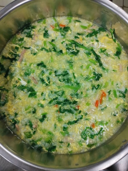 早點菠菜雞蛋小米粥