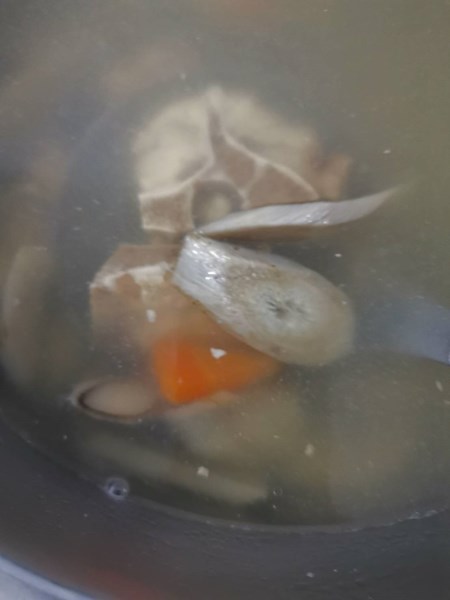 午餐-牛蒡排骨湯