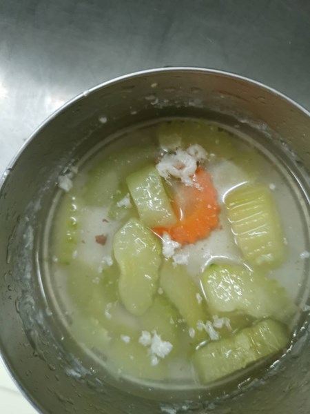 午餐-黃瓜大骨湯