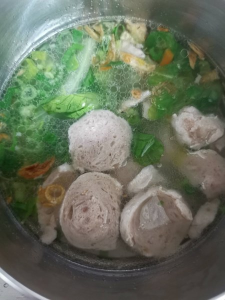 午餐-青菜貢丸湯