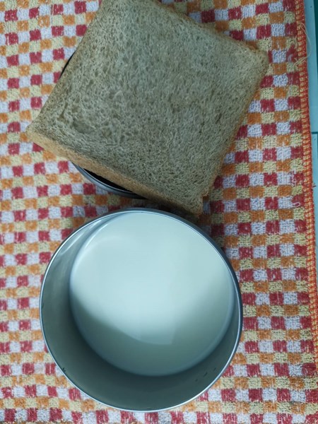 午點-全麥吐司+牛奶