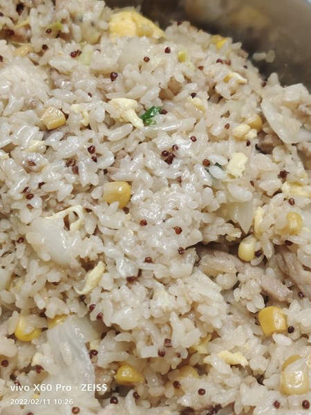 午餐-紅藜肉絲蛋炒飯