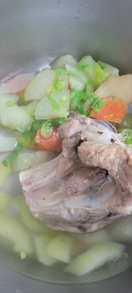 午餐-黃瓜大骨湯