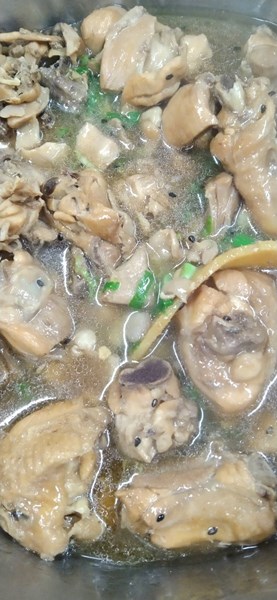 午餐-滷雞腿肉