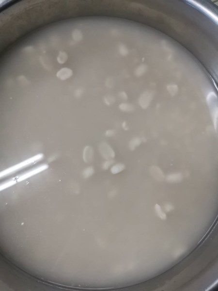 午點-薏仁花生甜湯