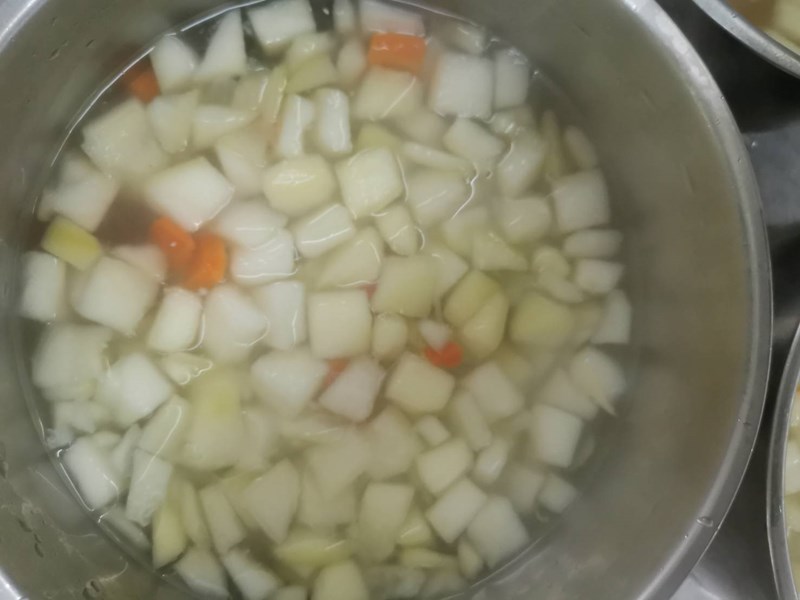 午餐-青木瓜雞骨湯