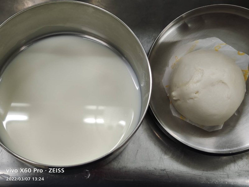 午點-奶黃包+牛奶