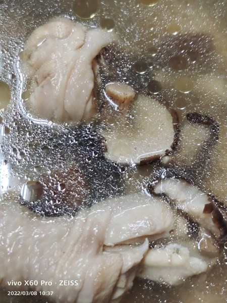 午餐-香茹雞湯