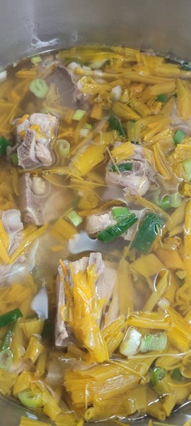 午餐--金針排骨湯