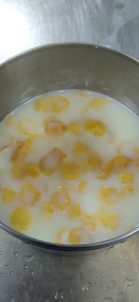 早點--穀類脆片+牛奶