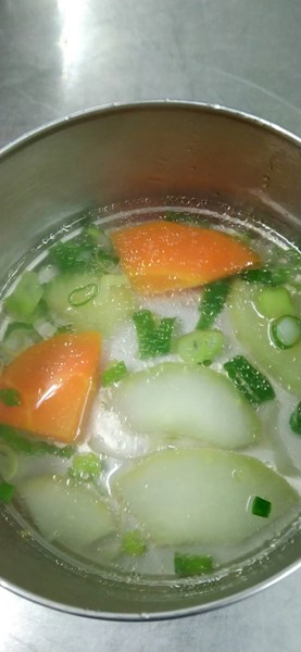 午餐--黃瓜大骨湯