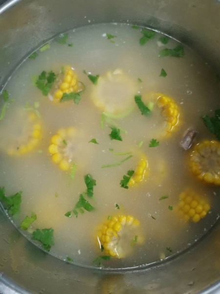 早餐--玉米排骨湯