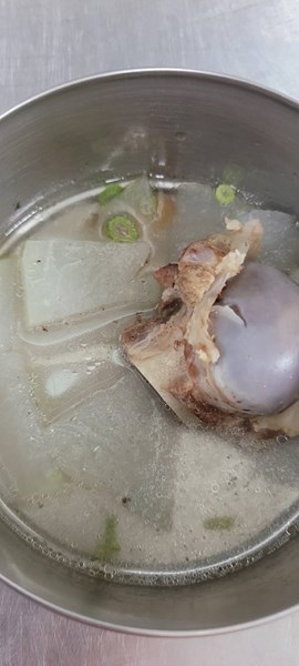 午餐--冬瓜大骨湯