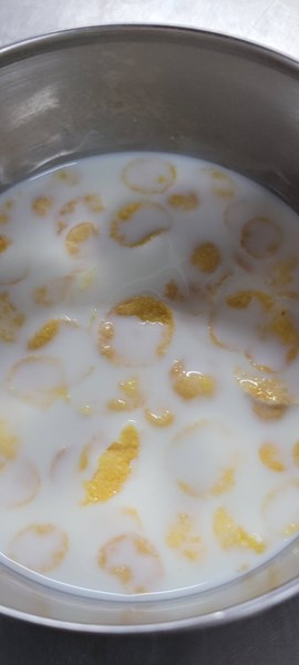 早點--穀類脆片+鮮奶