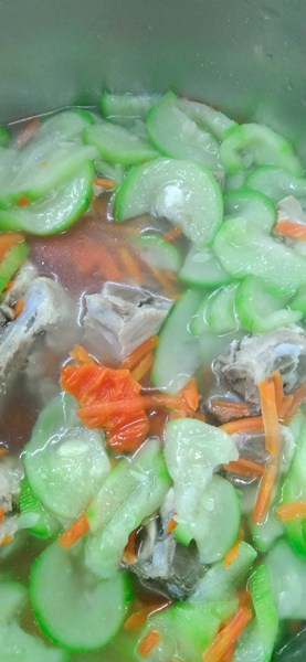午餐--絲瓜排骨湯