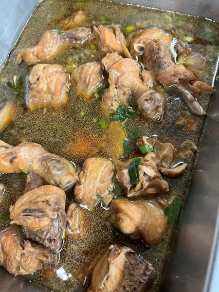 午餐--滷雞腿肉