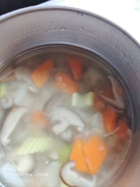 午餐--西式蔬菜大骨湯