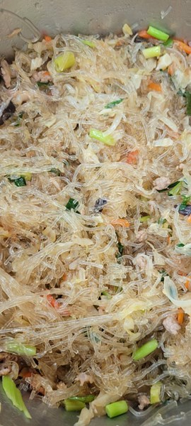 午餐--香菇肉絲炒冬粉