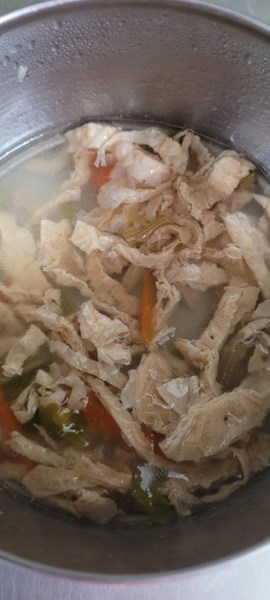 午餐--芹香腐皮湯