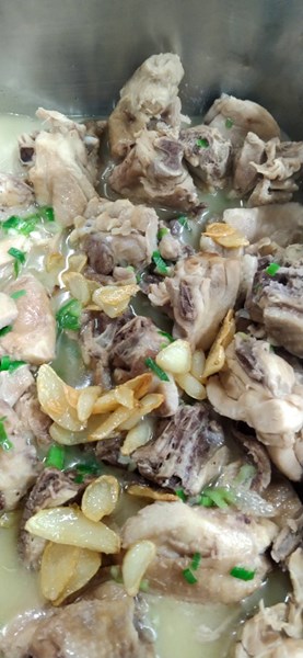 午餐--蒜香白滷雞