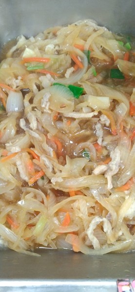 午餐--蠔油洋蔥燜肉絲