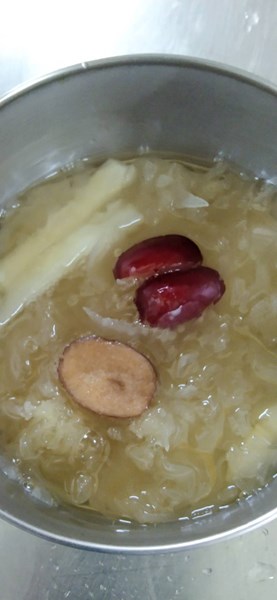 午點--鳳梨銀耳羹