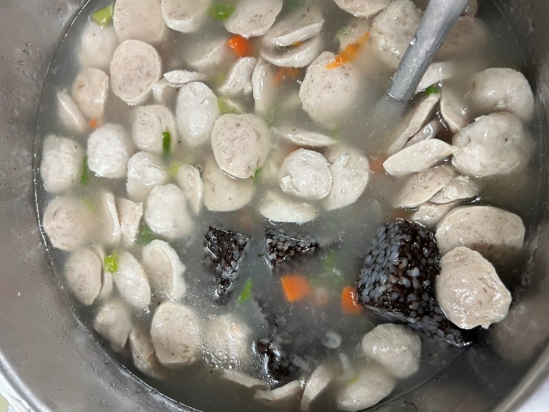 早點~米血貢丸湯