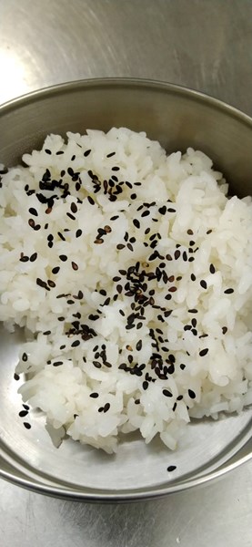 午餐--芝麻白米飯