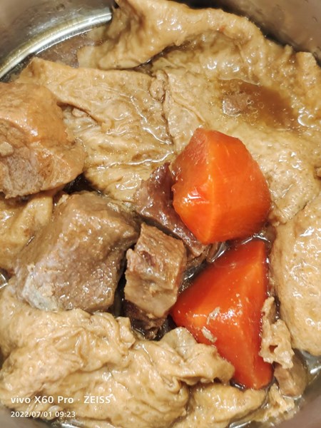 午餐--焢肉紅蘿滷角螺