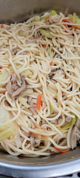 午餐--肉絲炒麵
