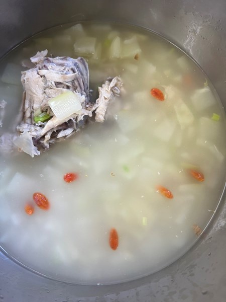 午餐--青木瓜雞骨湯
