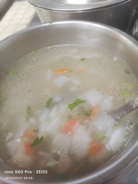 午餐--雙色蘿蔔湯