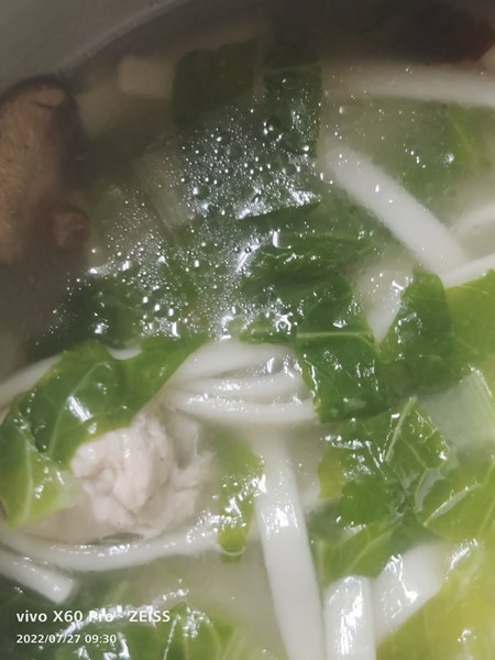 早點--香菇雞肉湯麵