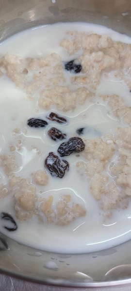 早點--鮮奶燕麥+葡萄乾