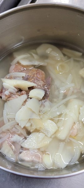 午餐--竹筍排骨湯