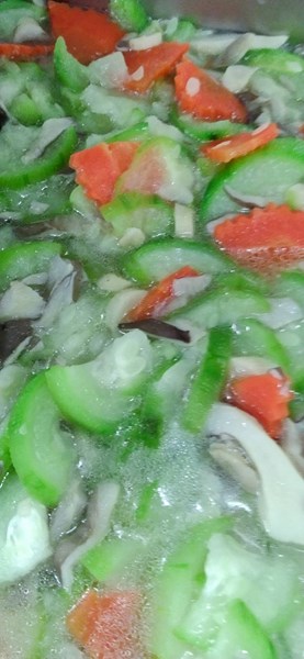 午餐--鮮菇燴絲瓜