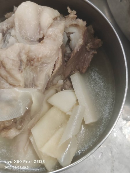 午餐--竹筍大骨湯