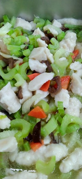 午餐--西芹炒花枝羹