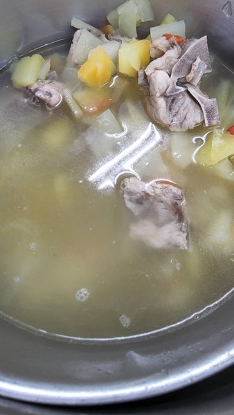 午餐--青木瓜排骨湯