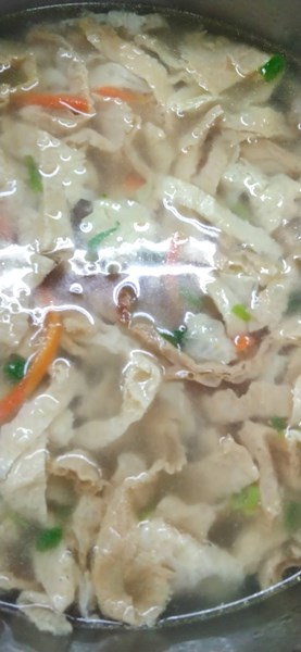 午餐--芹香腐皮湯