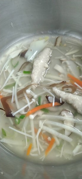 午餐--香菇肉羹湯
